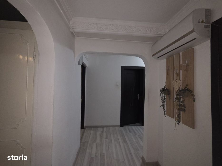 Apartament 3 camere de vanzare Bibescu - Voda