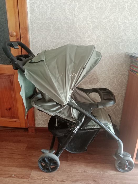 Продам коляску Joie в хорошем состоянии