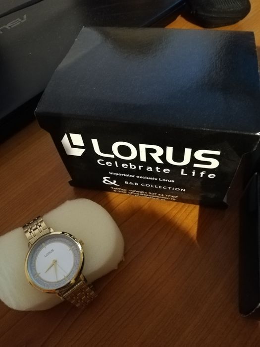 Ceas de mână dama lorus. Nou.