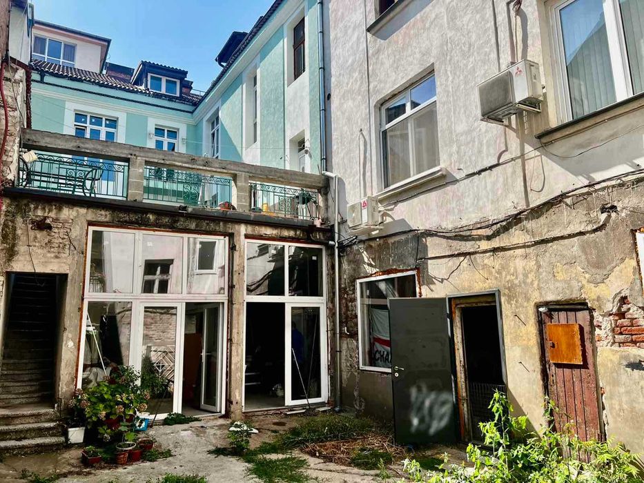 Продаваме търговско помещение в центъра на София