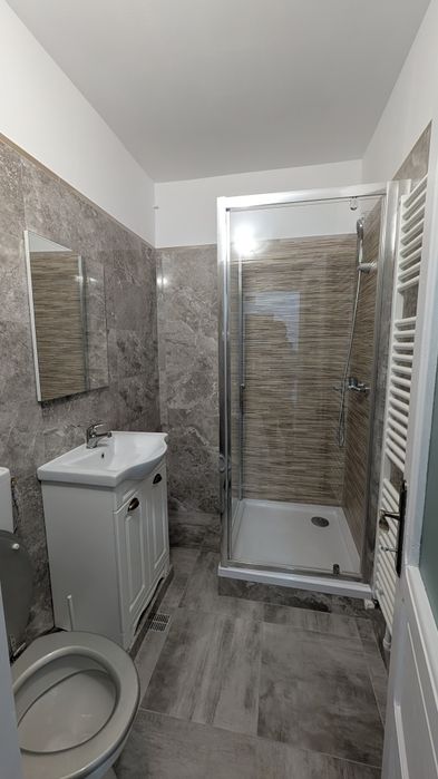 Închiriez apartament cu doua camere