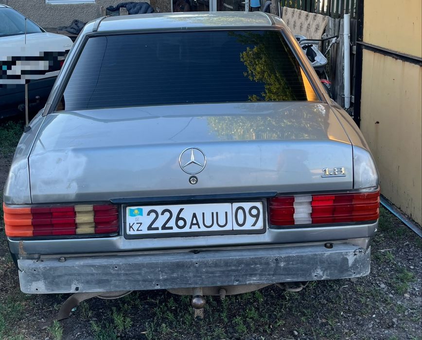 Продам машину Мерседес 190