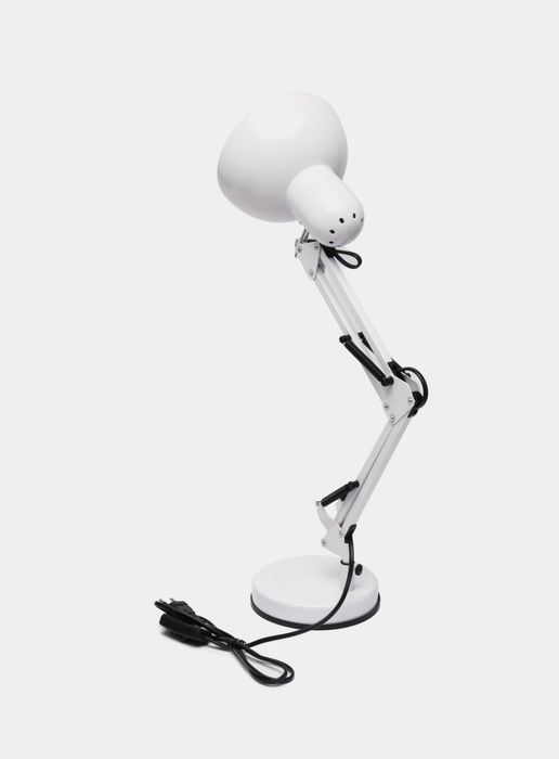 Шарнирная настольная лампа


Эта шарнирно-поворотная настольная лампа