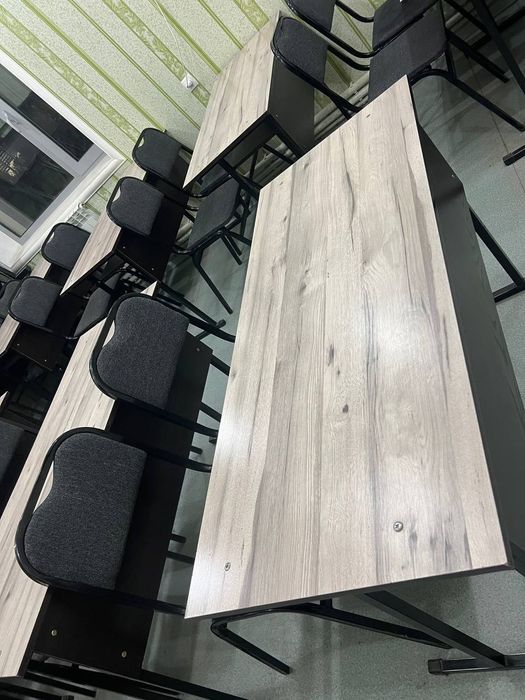 Срочно продаётся парта и стули