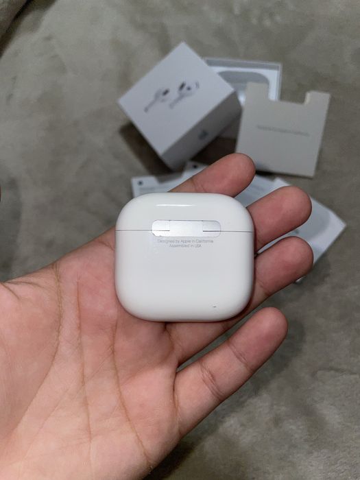 Airpods    4 noi