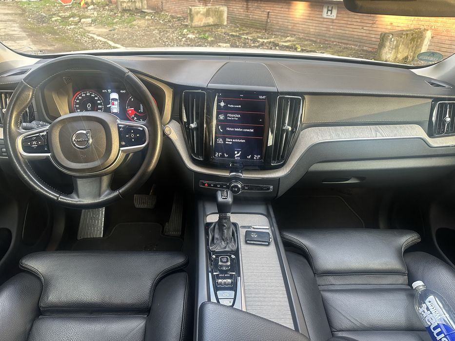 VOLVO XC60 2019 — imagine 5