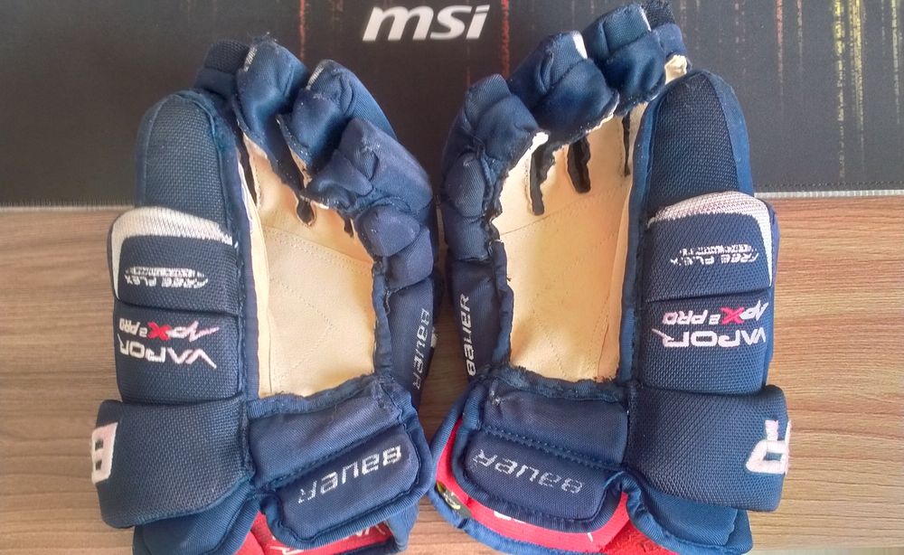 Продам хоккейные краги