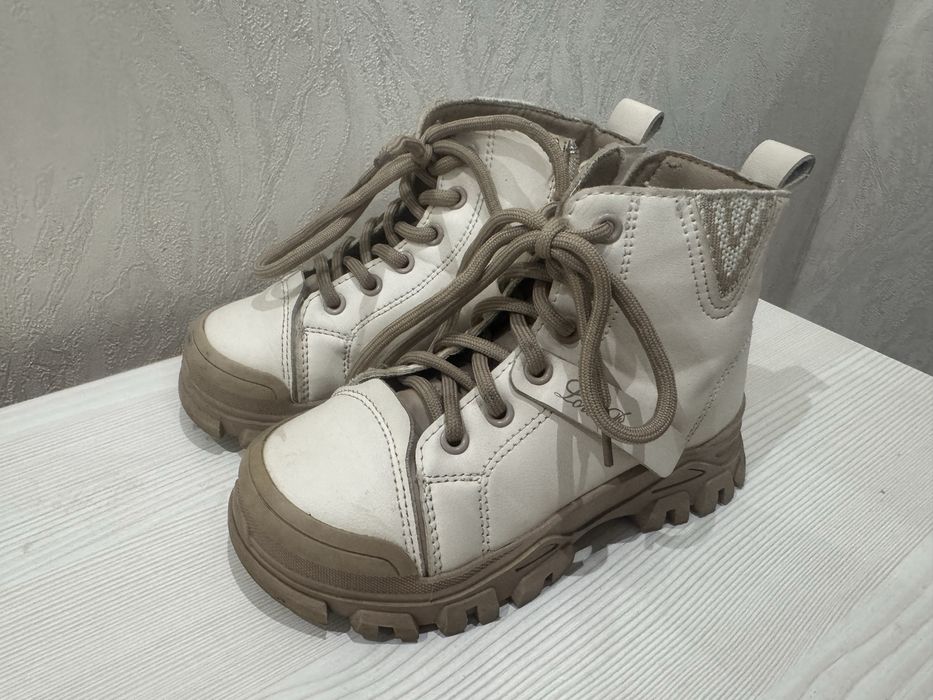 Продам детские ботинки осень весна