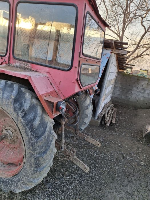 Vând tractor U650