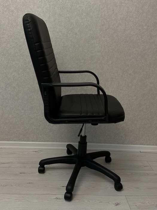 Продаю Офисное кресло Б/У