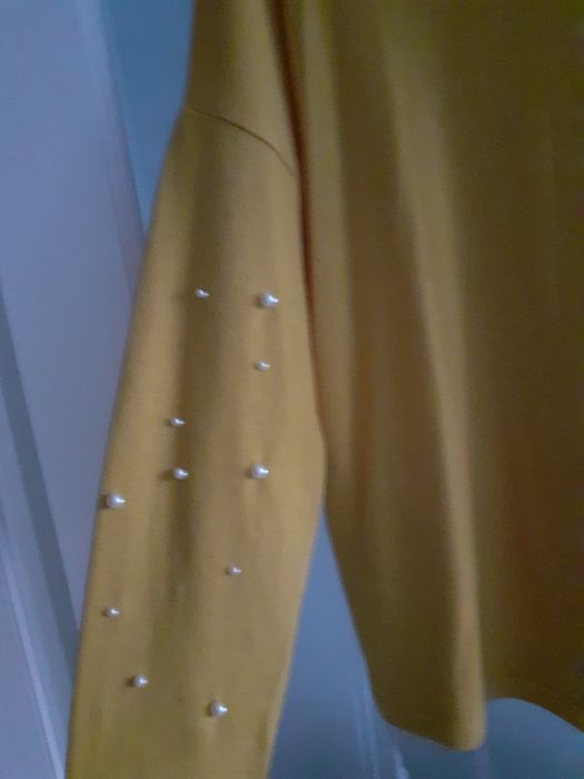 Bluză jerse de culoare muștar, cu perle