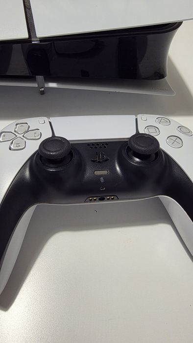 PlayStation 5 slim Model cu cd+2 manete si Cont cu 9 jocuri instalate!