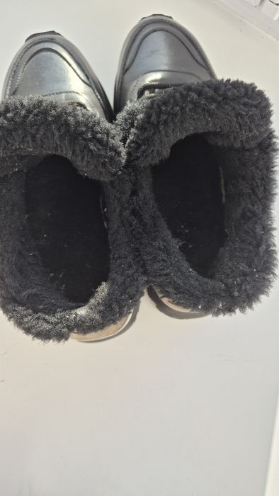 Продам Кожанные кросы 36
