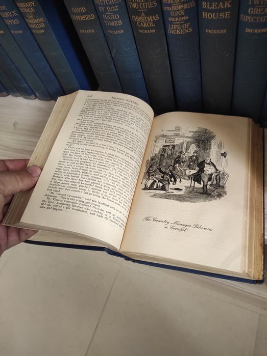 Чарлс Дикенс на английски