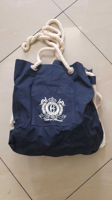 Geanta exceptionala + sapca