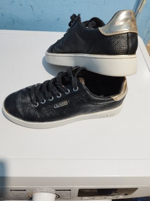 Vînd adidași tip sport de damă