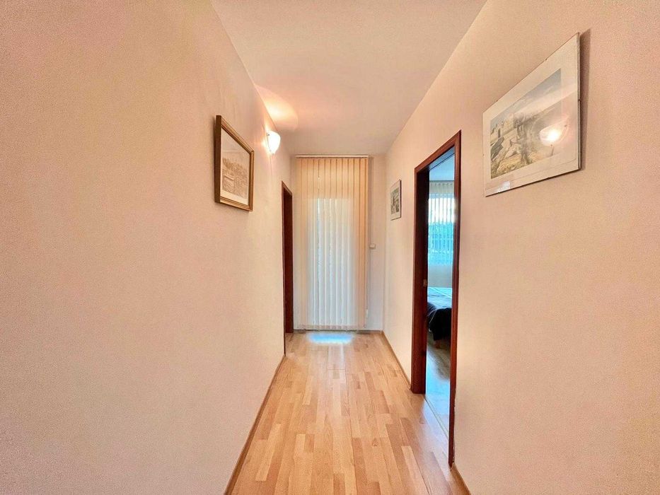 Тристаен апартамент с гледка море в централната част, Ниска такса