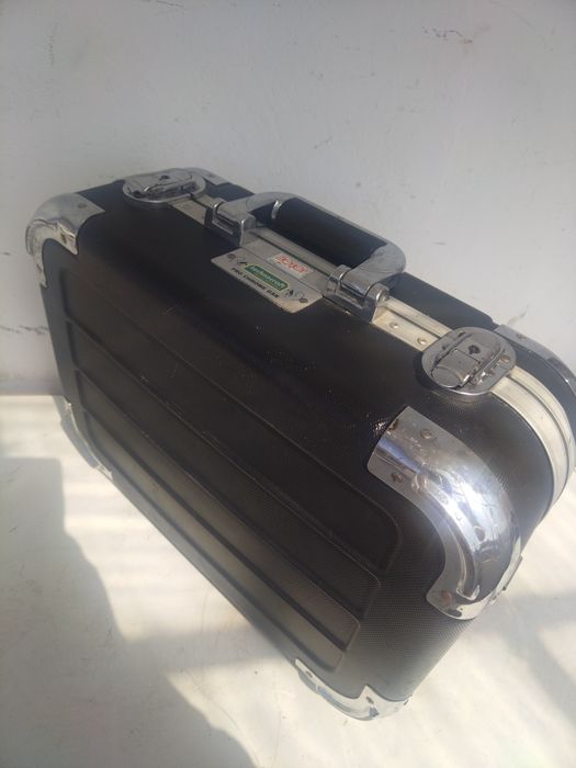 Куфар за Ел. инструменти Parrat /Wisent
Множество отделения!
Марки: