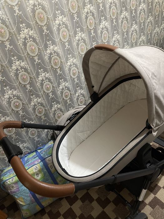 Продам свою Универсальная детская коляска Freeon E70 3 В 1