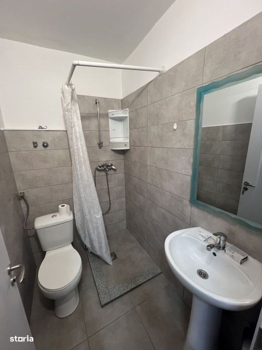 Garsoniera renovata, zona Insula