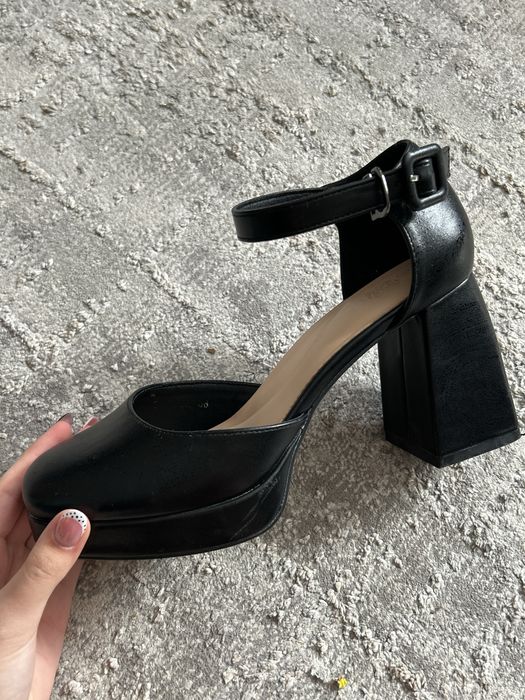Туфли на каблуке