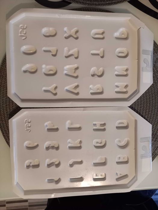 Matrite plastic litere si cifre