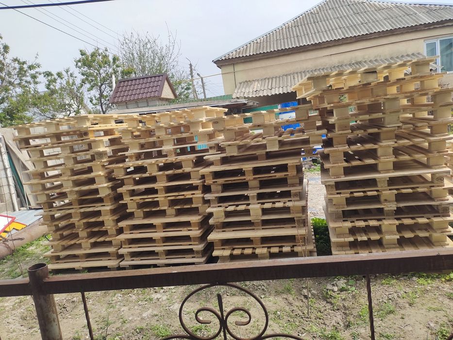 Продам поддоны размер  1.20*1.30