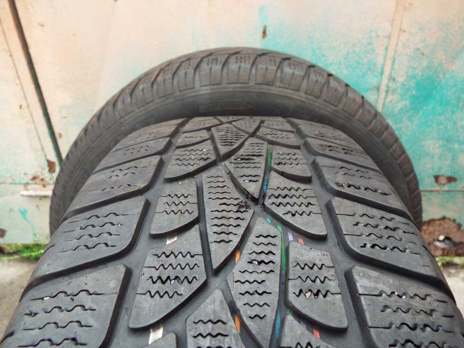vand 2 anvelope de iarna 215/60/17C dunlop pret 400ron ambele