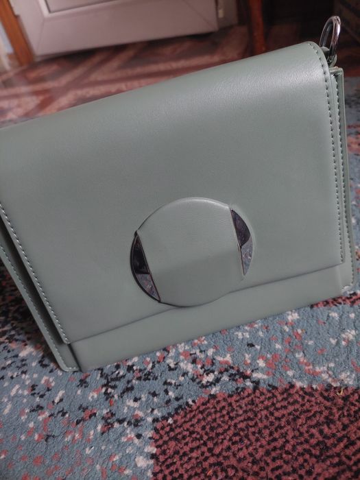 Продам сумочки через плечо