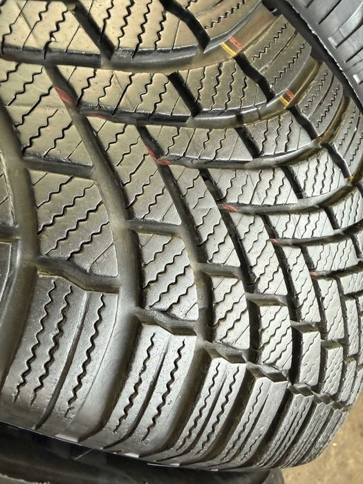 4x Anvelope iarna 215/65 R17 - Bridgestone Blizzak LM005