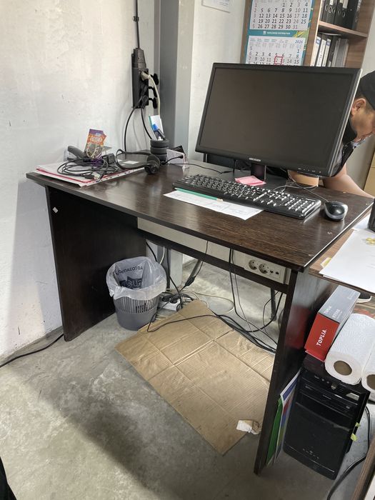 Стол офисный (темный)