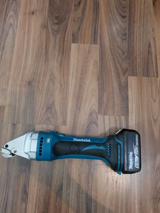 Foarfecă de taiat tablă Makita DJS  161