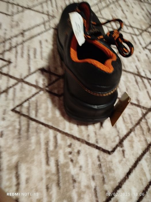 Работни обувки чисто нови 41 номер