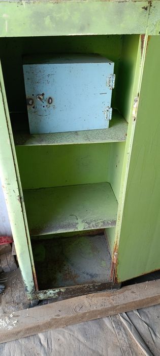 Сейф железный...