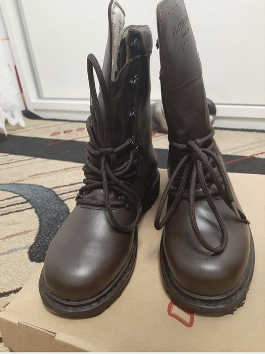 Bocanci militari maro