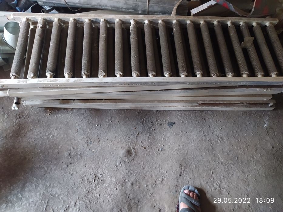 Otopleniga samodelni radiator sotiladi.