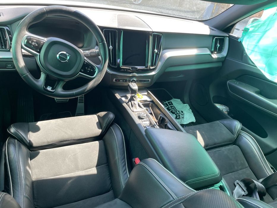 Volvo XC60 2.0d biturbo 235cp automat fab 2018 R-desing Euro6. Avariat