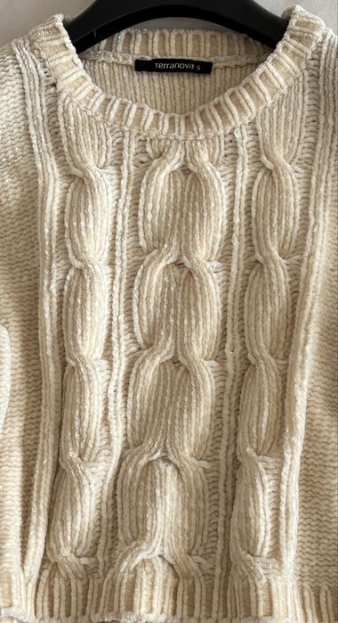 Бял пуловер- размер S