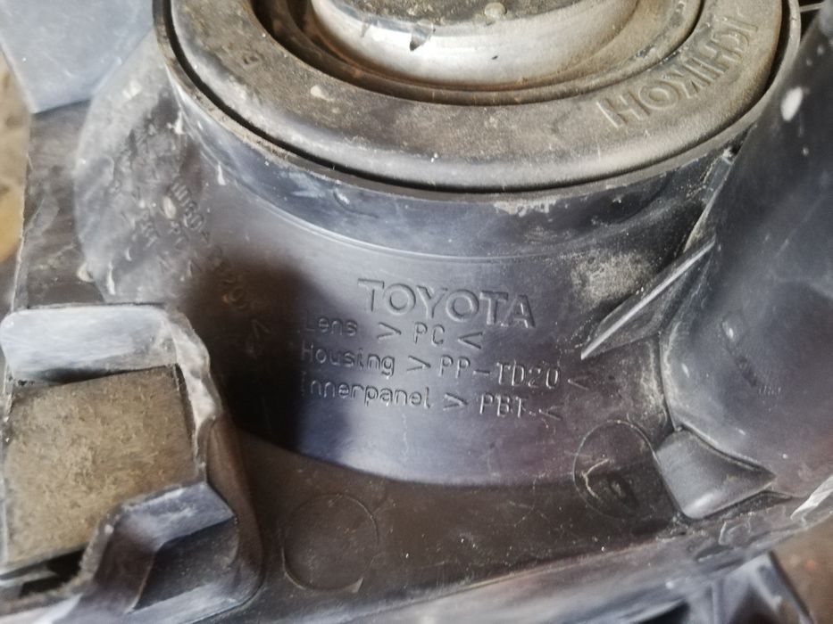 Фар за Тойота Рав 4 2006