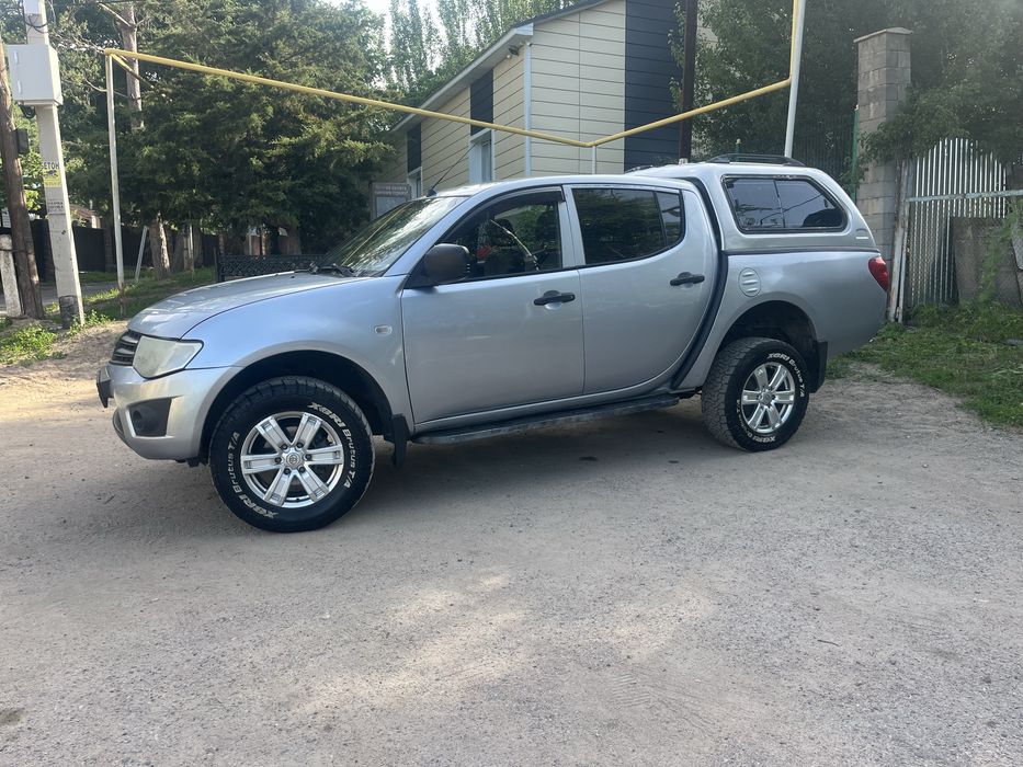 Машина l200 пикап