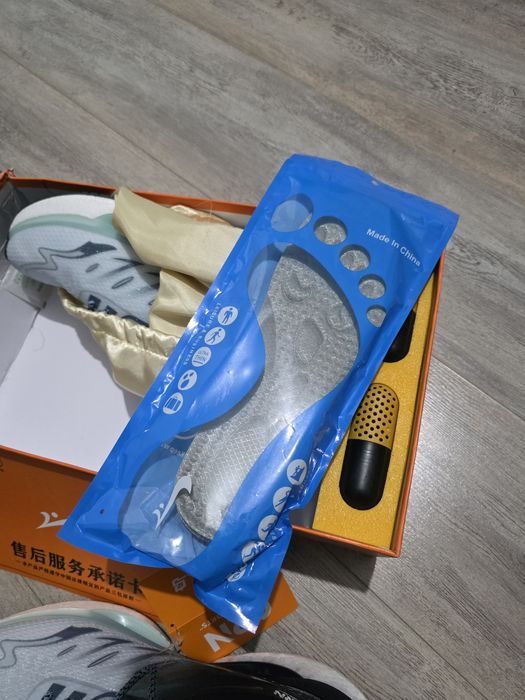 Кроссовки для бега фирменные