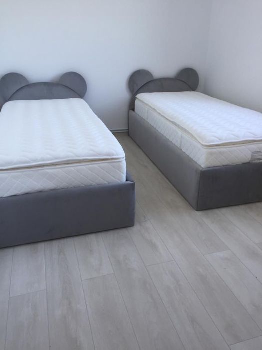2 paturi copii 90x200 cu lada depozitare + saltele Mobexpert