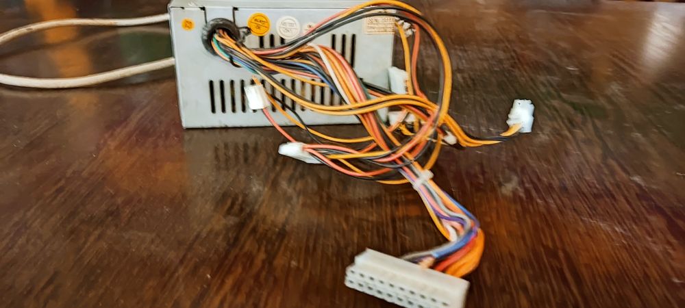 Blok pitaniya sotiladi ishlaydi hamma yogi