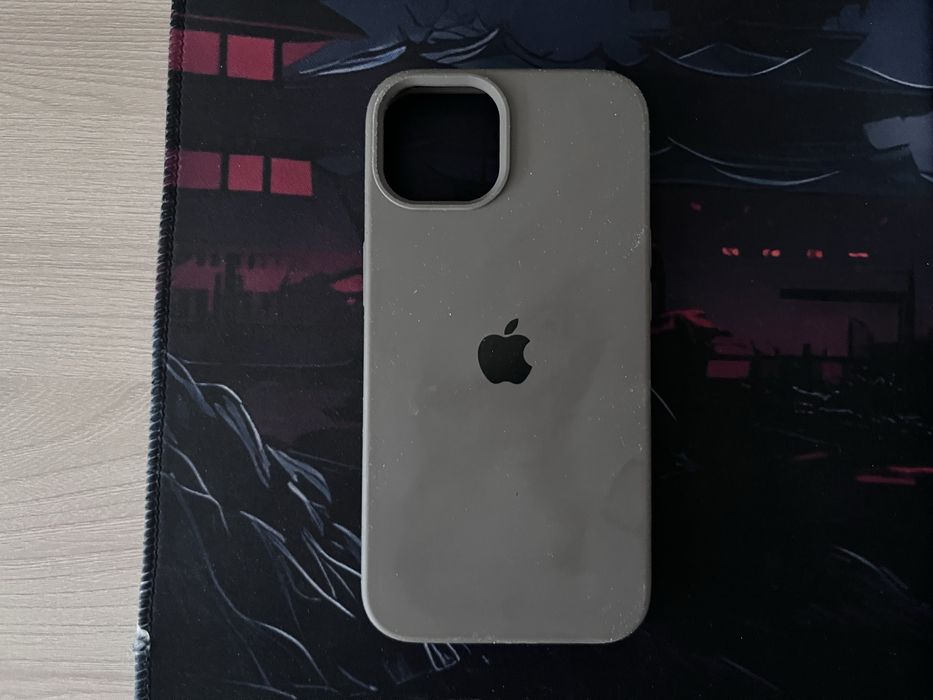 Продам чехлы для айфона 13