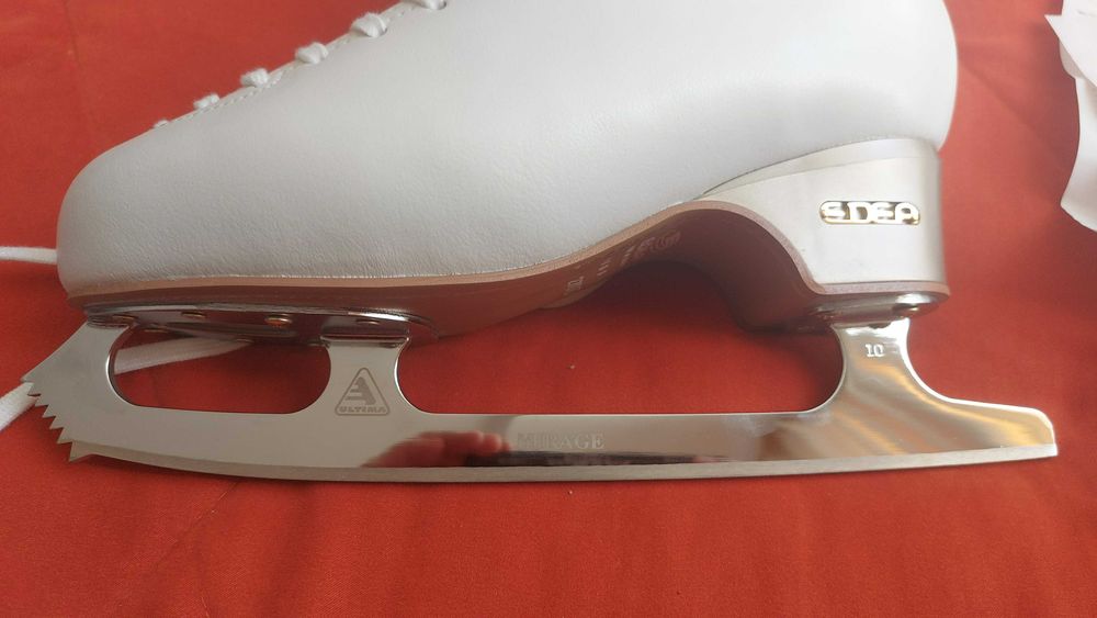 Фигурные коньки профессиональные