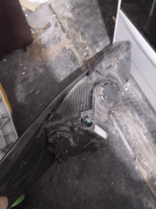 Продам фару левую