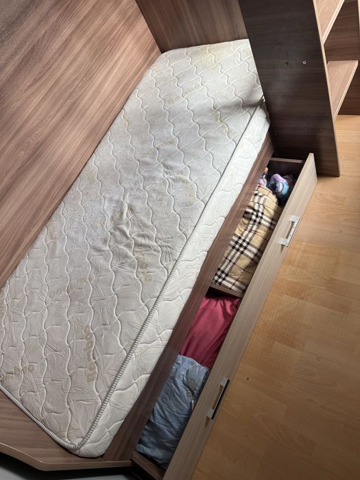 Продам двухярусную , двухэтажную кровать