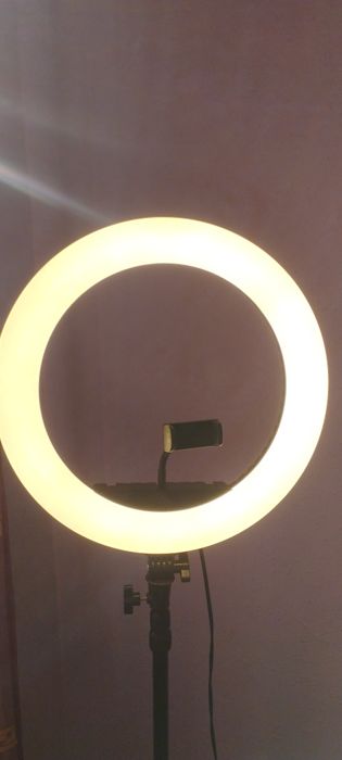 срочно продаются Тik tok lampa 43.5 eng kattasi hamma narsasi bilan