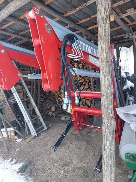 Vând încărcător frontal