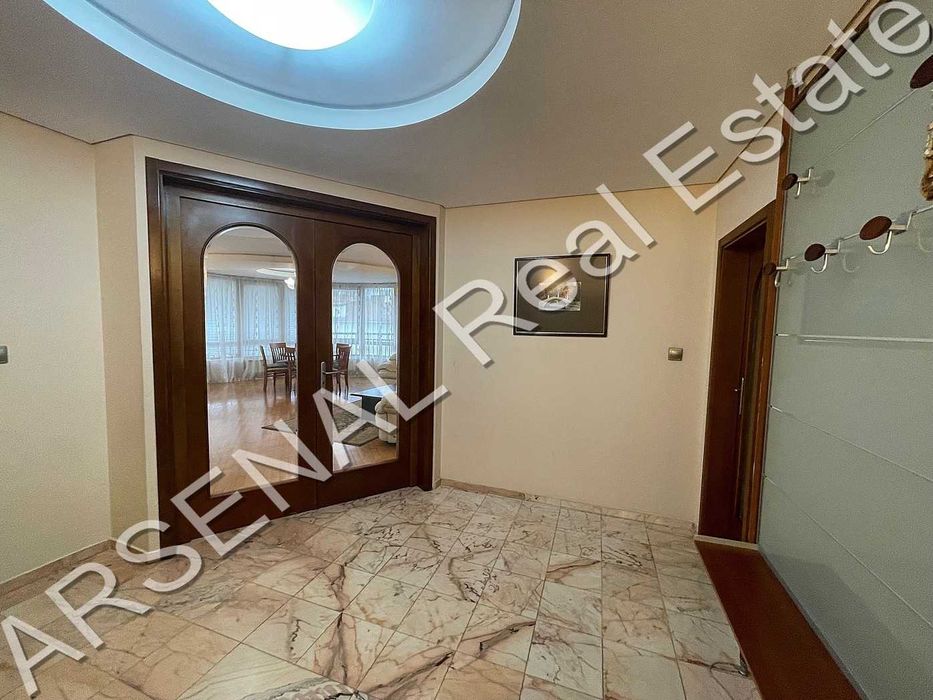 Четиристаен апартамент за продажба, Лозенец